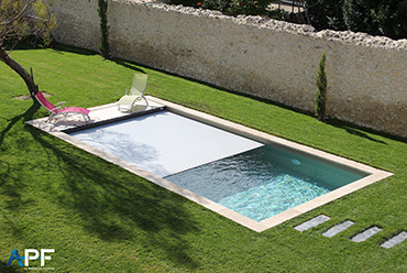 Couverture automatique de sécurité pour piscine