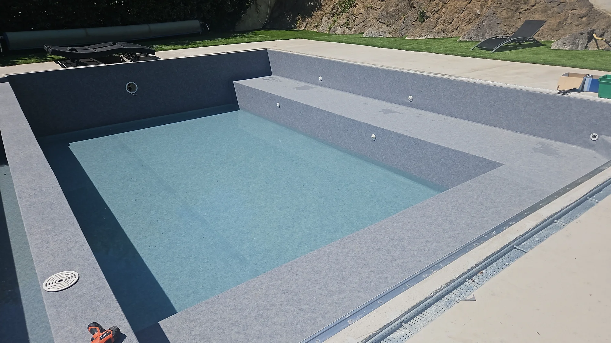 Piscine moderne en construction